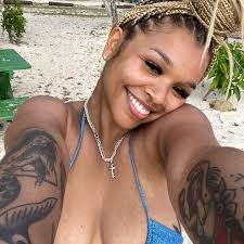 Stylish Errands Outfit Inspiration in Pistachio Color