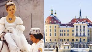 However, strauss died in 1899, and it was finished by composer josef bayer in 1900. Kult Film Aschenbrodl Kehrt An Originalschauplatz Schloss Moritzburg Zuruck