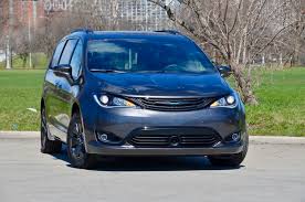 Hybrid limited 35th anniversary fwd. 2019 Chrysler Pacifica Hybrid Review By Larry Nutson It S E15 Approved