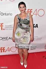 Résultat de recherche d'images pour "nelly furtado"