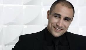 Arthur Abraham congratulates Armenian chess team