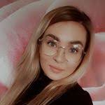 Angela Mackiewicz's Instagram, Twitter & Facebook