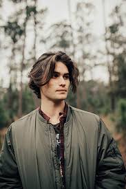 Https Sleekcelebs Com Wp Content Uploads 2020 05 Chase Stokes Cutie Hairstyle Picture 2 Jpg In 2020 The Pogues Outer Banks Beautiful Boys