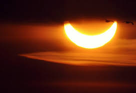 Op donderdag 10 juni 2021, tussen 11:19 en 13:31 uur mezt, vindt een gedeeltelijke zonsverduistering plaats. Gratis Eclipsbril Om Zonsverduistering Te Kunnen Zien Oog Radio En Televisie