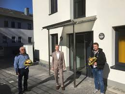 Finden sie die besten immobilien zum mieten in porta westfalica. Schlusselubergabe Vom Neubau Des Amtes Proarbeit Porta Westfalica Owl Journal Nachrichten Aus Ostwestfalen Und Lippe