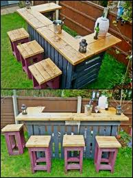 Then attach screws between both pallets at the top and bottom corners. 20 Diy Outdoor Pallet Bars You Can Make This Weekend