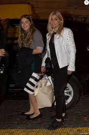 impala tony carreira está desgastado pela dor. Exclusif Fernanda Antunes Et Sa Fille Sara Carreira Sortant De La Presentation De L Album De Conte Musical Martin Et Les Fees Au Profit De L Association Les E Purepeople