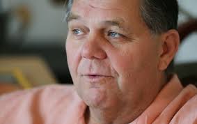 Art curator and counselor dies