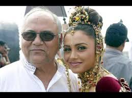 Rani Mukerji With Family Indian Outfits Rani Mukerji Bollywood Rani mukerji family with parents, husband, daughter, brother & biography rani mukerji is an indian actress. pinterest