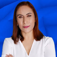 Cris Chacon's Instagram, Twitter & Facebook