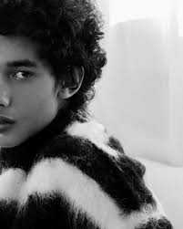 Feature Account (@thevisualvogue) • Fotos e vídeos do Instagram