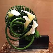 Resultat De Recherche D Images Pour Livre Utilisation Feuille En Art Floral Ikebana Flower Arrangement Modern Flower Arrangements
