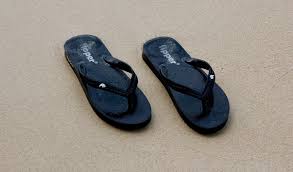 Peut on conduire en tong. A T On Le Droit De Conduire En Tongs Pieds Nus Ou Torse Nu