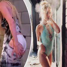 Bootylicious YouTube babe flashes underwear after dress rips in EPIC  wardrobe malfunction - Daily Star