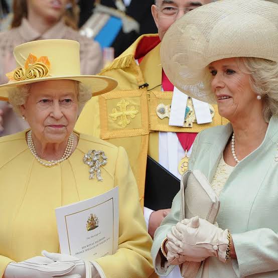 El día en que la reina Isabel II ignoró públicamente a Camilla, la mujer del príncipe Carlos - LA NACION