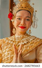 Cambodia women with traditional cloths : résultats (57 mille) d'images  libres de droits, de photos de stock et d'illustrations