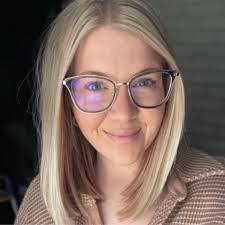 Danielle Hatton's Instagram, Twitter & Facebook