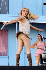 The godess at Coachella 2024 | California : rSabrinaCarpenter