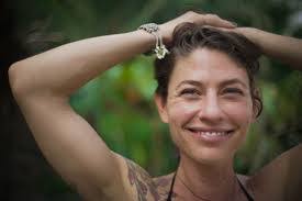 Alli Bee's Instagram, Twitter & Facebook