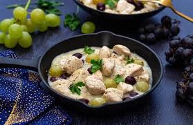 Poulet Sauce Au Vin Blanc Et Raisin Frais Amandine Cooking Poulet Sauce Au Vin Blanc Sauce Au Vin Manger Sainement Recette