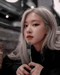 She released the music video on blackpink's official youtube channel on sunday at 11 a.m. â„™ð•€â„•ð•‚ð•Š On Twitter Rose Icon Blackpink Rose Blackpink Fashion