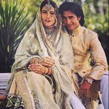 Amrita Singh And Then Husband Saif Ali Khan Their Daughter Sara Ali Khan Looks Just Like Her Mother Amrita Singh Vintage Bollywood Bollywood Wedding