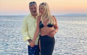 Για να είσαι πάντα μπροστά, ακολούθησε τον κόσμο του fthis.gr: Marina Patoylh O Gamos Mas Me Ton Giwrgo Patoylh Pernaei Krish Paskedi