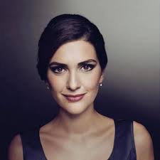 Pin By Ali On Girls I Love Berguzar Korel Turkish Beauty Beauty Hair Beauty