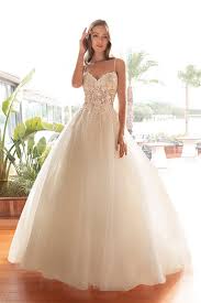 Second hand brautkleider | suchst du nach einem günstigen, aber dennoch qualitativ hochwertigem brautkleid? Brautkleider Stilrichtungen Formen Brautmoden Boos