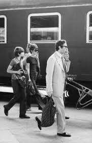 Audrey Hepburn Photographed With Her Son Sean H Ferrer And Her Husband Dr Andrea Dotti At The Stazione Termini On Piazzale Dei Audrey Hepburn Hepburn Audrey