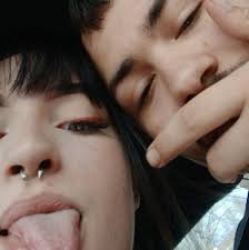 What are some ways to complete a road trip scavenger hunt from Illinois to  Colorado?