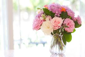 Flared vases can be tricky, as the shape doesn't lend your arrangement much structure. 5 Flower Arranging Tips Flower Arrangement Ideas
