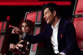 Ποιον θα θελατε να δειτε ωσ coach στο the voice 3 γιαννησ πλουταρχοσ. Sakhs Roybas The Voice O Tragoydisths Zwntanepse Thn Panagia Twn Parisiwn Alphafreepress Gr