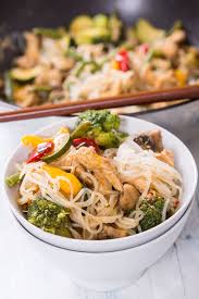 Poulet Thai Aux Brocolis Et Shiratakis De Konjac Recette Asiatique Cuisine Asiatique Recette