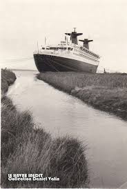 Le Paquebot France Quai De L Oubli Le Havre Normandie Bateau En Bois Navires Abandonnes Paquebot