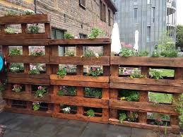 Epingle Par Courquin Jocelyne Sur Brise Vue En Palettes Jardins Verticaux Jardiniere Palette Palette Jardin