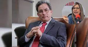 En blanco de críticas se convirtió este lunes el ministro de hacienda, alberto carrasquilla, luego de afirmar públicamente que una docena de huevos vale 1.800 pesos. Nrgh49nwknfbfm