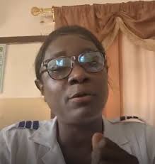 Folk singer Fantacee Wiz serves Iftar to her fan club