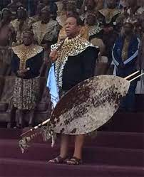 Goodwill zwelithini, roi vénéré du peuple zoulou mais aussi figure controversée en afrique du sud, est mort ce vendredi à l'âge de 72 ans, a annoncé son bureau, après plusieurs semaines d'hospitalisation. King Zwelithini S Son Dies King Shaka Day Celebrations Postponed News24