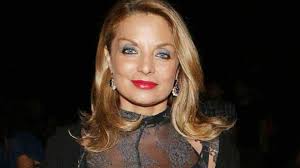 Angela gerekou was born in corfu island, in the ionian sea, greece. Antzela Gkerekoy Ta 24 Xronia Gamoy Me Ton Boskopoylo H Omoiothta Me Thn Efhbh Korh Ths Kai H Politikh Kariera Enimerotiko Gr