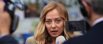Meloni assente al vertice sull'Ucraina: «Italia contraria a invio truppe». Macron la smentisce: «Non ne abbiamo parlato» - Il Sole 24 ORE