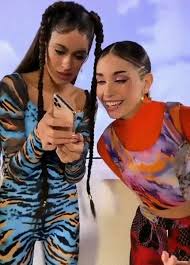 Dale, miénteme haz lo que tú quieras conmigo dime que esta noche yo soy tu bebé aunque mañana somos amigos, amigos. Pin De Vicky Martines En Tini Becerro Coloracion De Cabello Tinita Stoessel