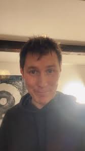 ✨ Kurz vor Weihnachten nochmal kurz anhalten, durchatmen und gemeinsam auf  Heilig Abend einstimmen. Das @radioenneperuhr Weihnachtssingen im  @leo_theater : Ich sitze am Flügel. Ihr seid der Chor. Und zusammen machen  wir