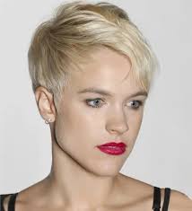 Short haircuts for oval faces layered brown. 10 Stylish And Latest Short Hairstyles For Oval Faces Styles At Life