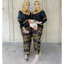 Sedangkan pada saat ini bahkan bagi anda yang berhijab sekalipun tidak perlu bingung dan khawatir untuk menggunakan baju adat bengkulu pengantin karena pada saat ini sudah. Baju Adat Perempuan Khas Lombok Ntb Shopee Indonesia