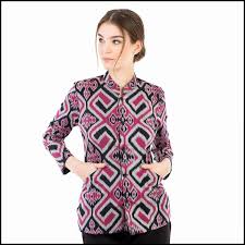Ada banyak sekali jenis kemeja batik yang bisa anda pilih. 30 Model Kemeja Batik Wanita Lengan Panjang Kombinasi