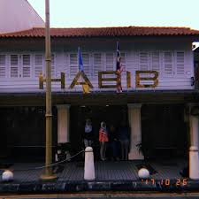 Presiden india pernah datang ke sini dan menyebut bahwa ini adalah bentuk keragaman dan toleransi yang tinggi. Habib Jewels Pioneer Showroom Jewelry Store