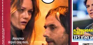 De son histoire d'amour avec samuel benchetrit est née leur fille saül. Vanessa Paradis Aurait Elle Du Mal A Supporter La Complicite D Anna Mouglalis Et Samuel Benchetrit