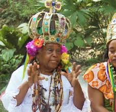 VIVA POR SIEMPRE, LA REINA MADRE CONGO ALEJANDRINA LAN. La reina madre  congo, Alejandrina Lan, quien hoy se adelanta, siempre será recordada por  bailar al ritmo de los tambores. Alejandrina Lan, Embajadora