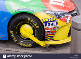 Curtis turner's 1949 award was voted by a nascar panel. Nascar Rennwagen Mit Eine Immobilisierung Boot Auf Dem Rechten Vorderen Goodyear Eagle D4470 Racing Reifen Auf Der Strasse Geparkt Stockfotografie Alamy